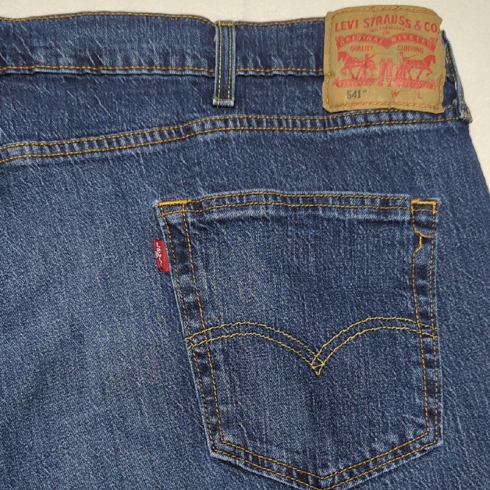 Levi's 541 Athletic Taper Dark Wash Mens Jeans Size 48‎